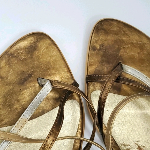 Sam & Libby Women's Gold Strappy Low Wedge - Picture 7 of 11